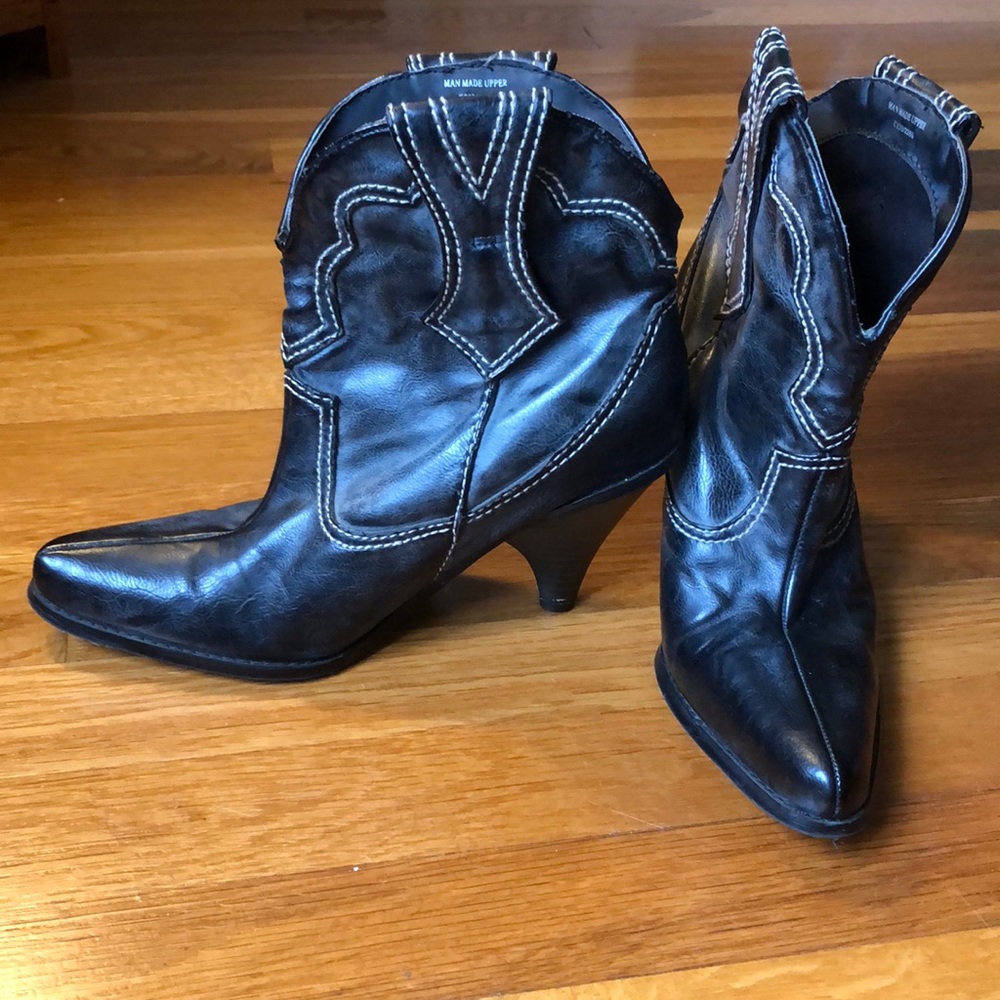 Black cowgirl booties